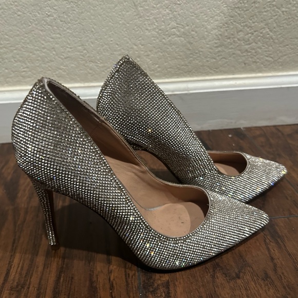 Steve Madden Shoes - New with Sole guards